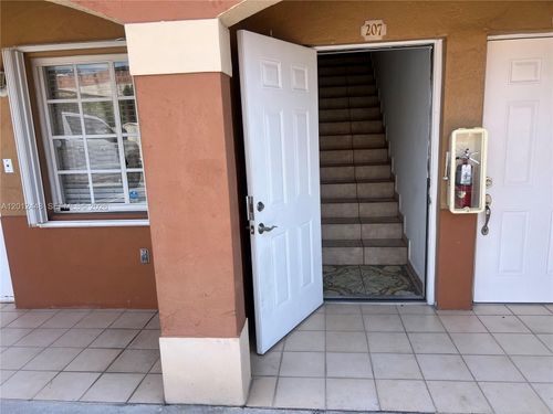 207-2425 W 76th St, Hialeah, FL, 33016-5670 | Card Image