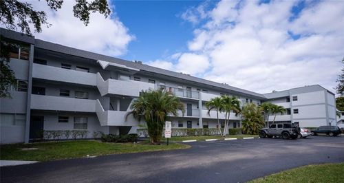apt-310t-8421 Lagos De Campo Blvd, Tamarac, FL, 33321-3753 | Card Image