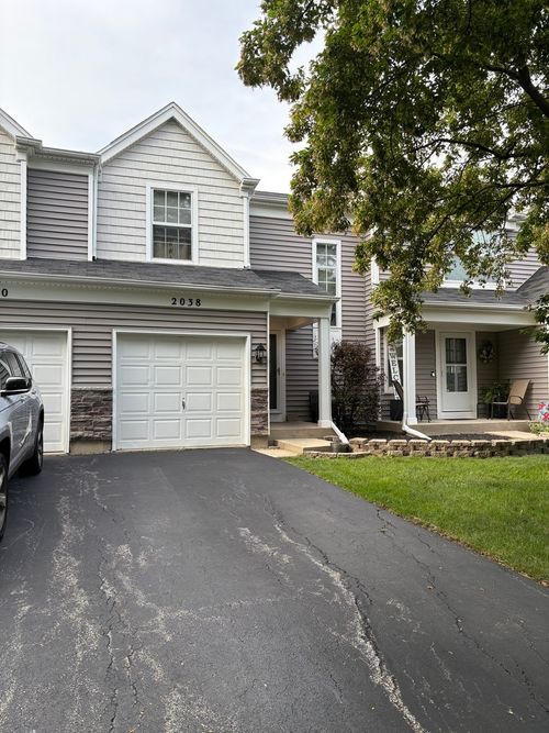 2038 College Green Dr, Elgin, IL, 60123-5618 | Card Image