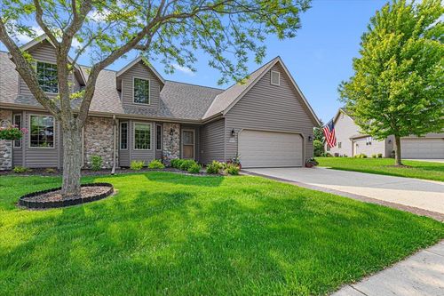 20316129 Pin Oak Cir, Jackson, WI, 53037-9800 | Card Image