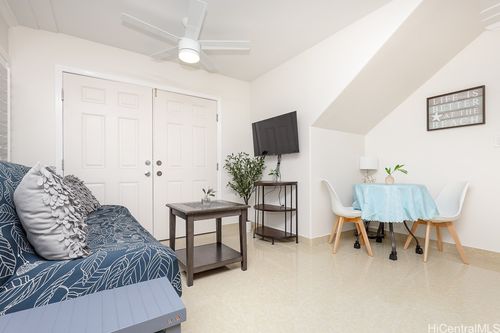 922 21st Ave, Honolulu, HI, 96816-4627 | Card Image