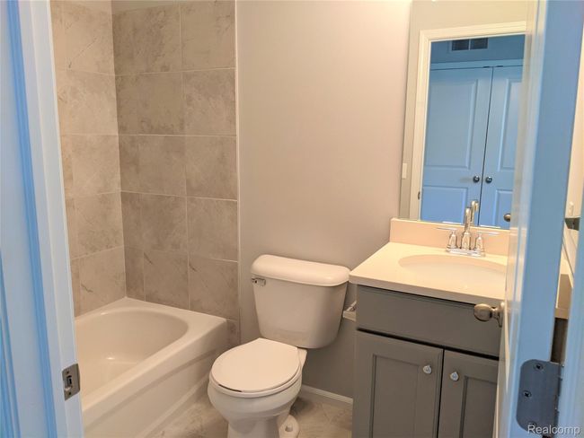 Hall Bath | Image 12