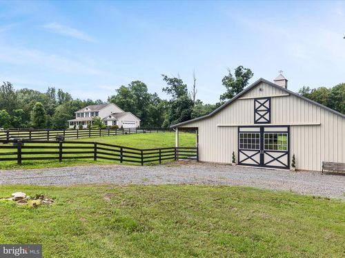 48 Maddox Ln, Amissville, VA, 20106-4156 | Card Image