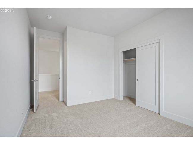 8870 Sw Mohegan Ln, House other with 5 bedrooms, 3 bathrooms and 3 parking in Tualatin OR | Image 31