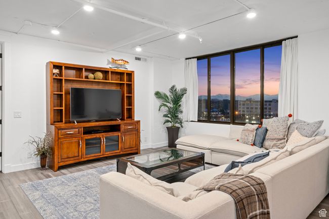 Living room sunset view | Image 7
