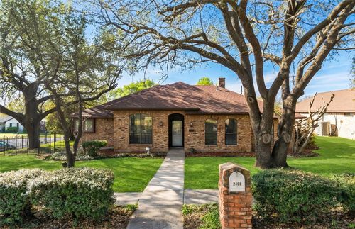 2408 Castle St, Irving, TX, 75038-5802 | Card Image