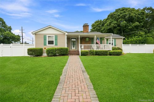 494 N Putnam Avenue, Babylon, NY, 11757 | Card Image