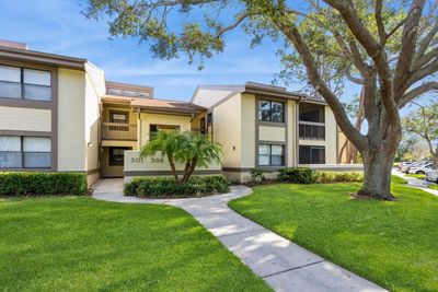 3 - 302 Woodlake Wynde, Condo with 2 bedrooms, 2 bathrooms and null parking in OLDSMAR FL | Image 1