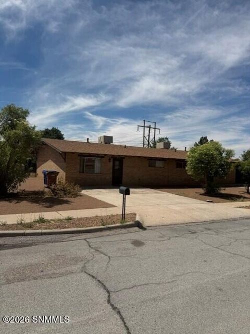 950 Glendale Dr, Las Cruces, NM, 88005-1225 | Card Image