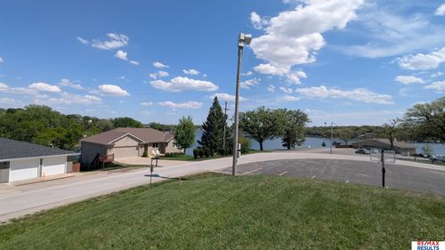 9403 Clubhouse Cir, Plattsmouth, NE, 68048-3824 | Card Image
