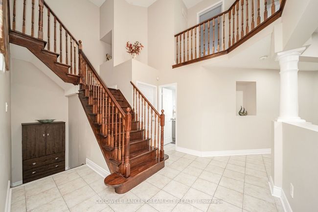 60 Capistro St, House other with 8 bedrooms, 5 bathrooms and 4 parking in Brampton ON | Image 18