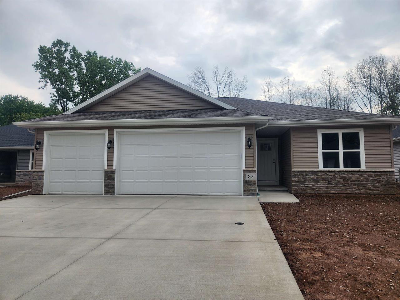 Ash Grove Pl, Kaukauna, WI 54130