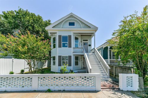 b-3007 Avenue Q, Galveston, TX, 77550-8323 | Card Image
