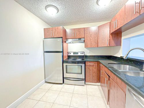 412-484 Nw 165th Street Rd, Miami, FL, 33169-6461 | Card Image