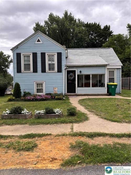 909 Milford St, Palmer Twp, PA, 18045-7142 | Card Image