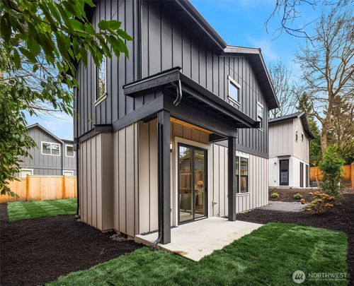 817 18th Ave W, Kirkland, WA, 98033-4817 | Card Image