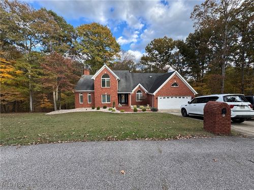 105 Darbywood Ln, Belpre, OH, 45714-8242 | Card Image