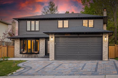 2284 Glastonbury Rd, Burlington, ON, L7P4C8 | Card Image