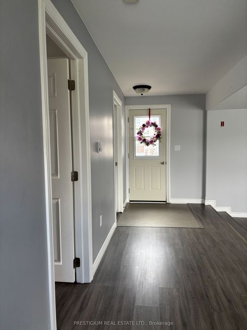 169 E Balfour St, Sault Ste Marie, ON, P6C1X7 | Card Image