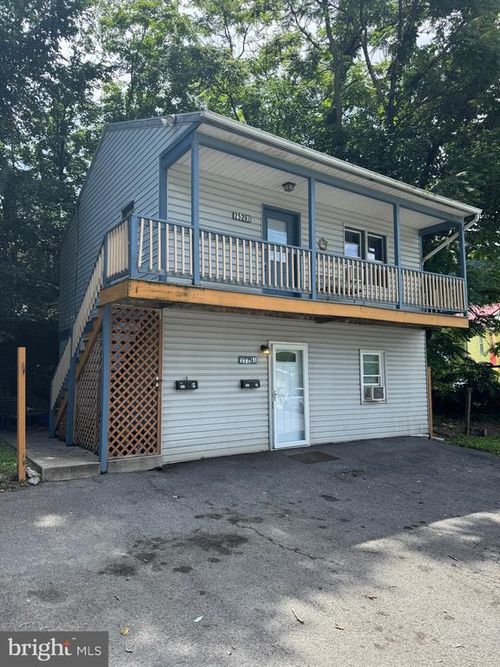 252 Independence St, BERKELEY SPRINGS, WV, 25411-5340 | Card Image