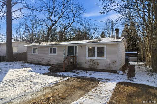 4901 Lake Grove Dr, White Lake, MI, 48383-1541 | Card Image