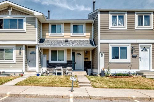 383 Georgian Villas Ne, Calgary, AB, T2A7E1 | Card Image