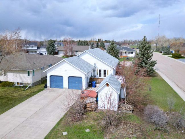 401 Slade Place, Home with 3 bedrooms, 2 bathrooms and 4 parking in Nanton AB | Image 29