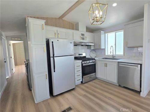 spc-57-24200 Walnut St, Torrance, CA, 90501-6739 | Card Image