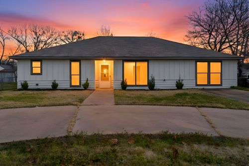 400 Baker Street, Lindale, TX, 75771 | Card Image