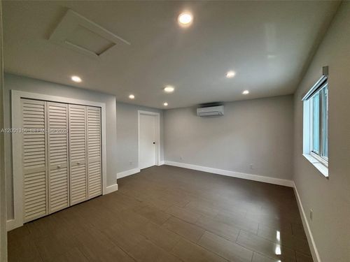 side-130 W 57th St, Hialeah, FL, 33012-2753 | Card Image