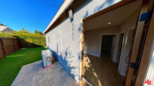 6440 Yarmouth Ave, Reseda, CA, 91335-6214 | Card Image