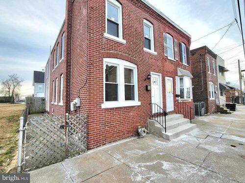 17 2nd St, MARCUS HOOK, PA, 19061-4802 | Card Image