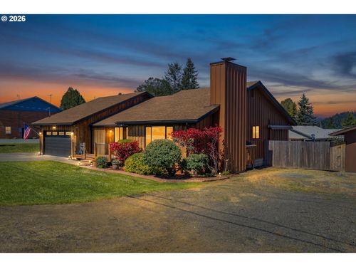 1601 Maple St, Myrtle Point, OR, 97458-1586 | Card Image