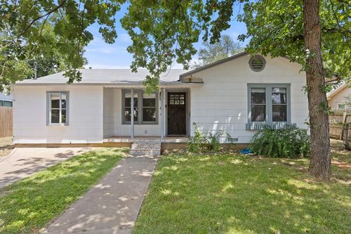 106 W Mulberry St, Fredericksburg, TX, 78624-3404 | Card Image