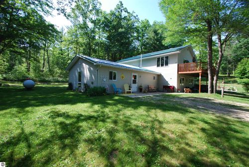 3951 Ogemaw Rd, West Branch, MI, 48661-8518 | Card Image