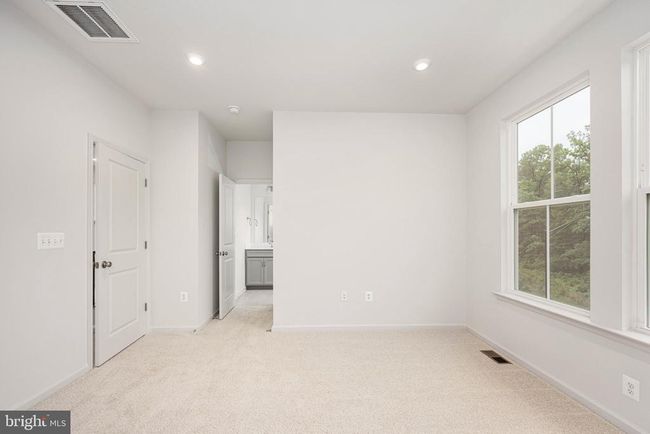 10170 Queens Way, Townhouse with 4 bedrooms, 4 bathrooms and null parking in MANASSAS VA | Image 51