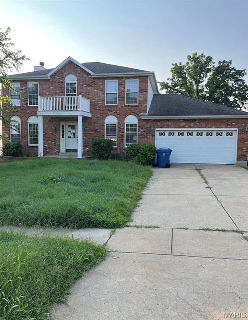 6230 Tesson Park Dr, Hazelwood, MO, 63042-2748 | Card Image