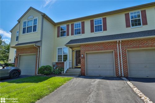 8149 Cross Creek Cir, Breinigsville, PA, 18031-1330 | Card Image