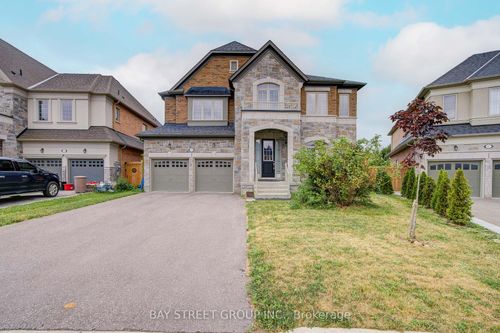 38 Brown Crt, Newmarket, ON, L3Y0C7 | Card Image