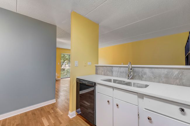 APT-214 - 5550 Astor Ln, Condo with 2 bedrooms, 1 bathrooms and 2 parking in Rolling Meadows IL | Image 8