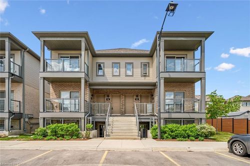 38-205 W Oak Trail, Kitchener, ON, N2R0R9 | Card Image
