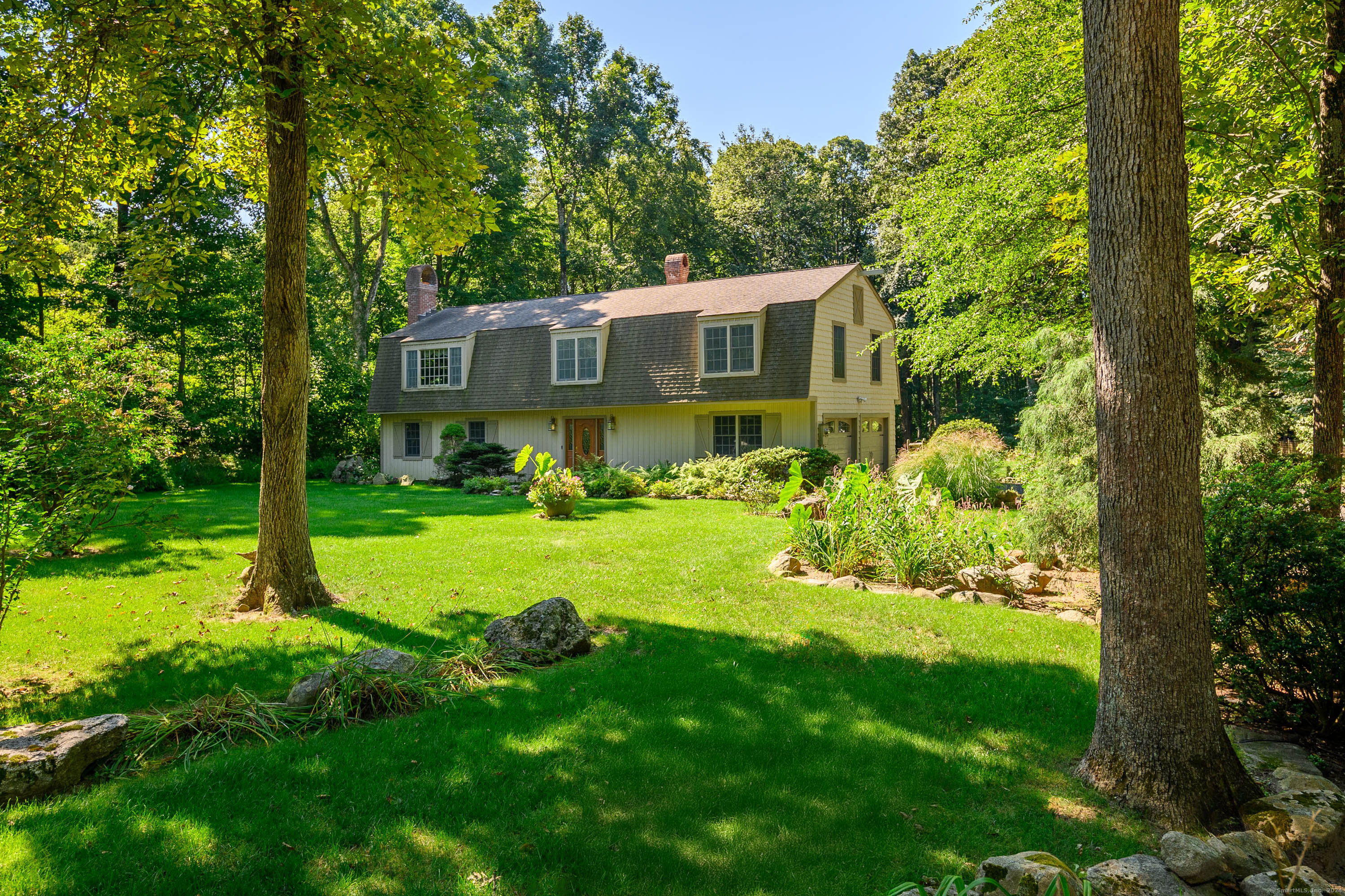 Crabapple Ln, Sandy Hook, CT 06482