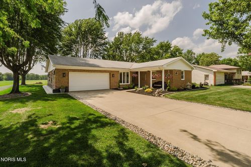 221 Vickie Ln, Fostoria, OH, 44830-1842 | Card Image
