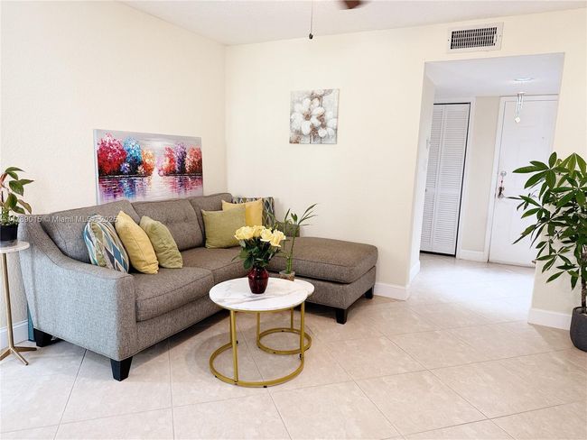 APT-1111 - 805 Riverside Dr, Condo with 2 bedrooms, 2 bathrooms and null parking in Coral Springs FL | Image 5