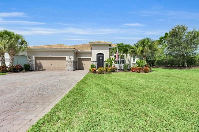 Front Lawn center view | Image 10
