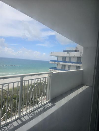 PH1-J - 5825 Collins Ave, Condo with 1 bedrooms, 2 bathrooms and null parking in Miami Beach FL | Image 1