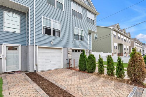 142 S Franklin St, Hempstead, NY, 11550-5611 | Card Image