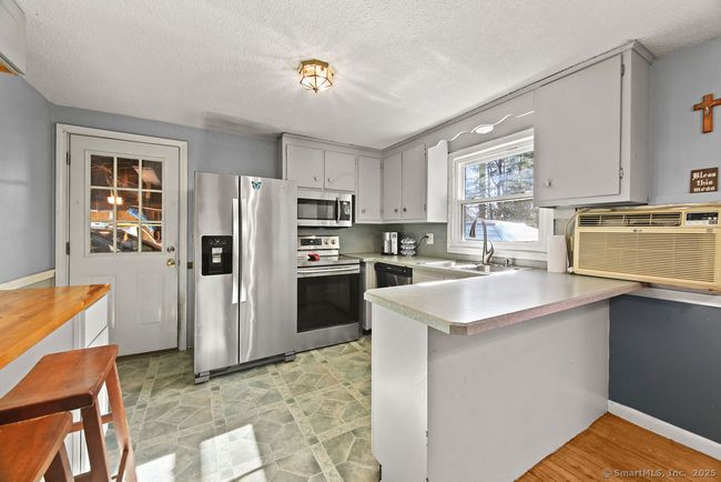 20 Sims Rd, House other with 3 bedrooms, 2 bathrooms and 4 parking in Bristol CT | Image 7