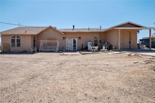 8680 W Bolsa Dr, Golden Valley, AZ, 86413-4861 | Card Image