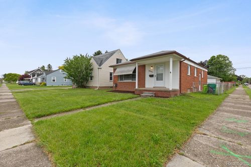 24371 Grove Ave, Eastpointe, MI, 48021-1065 | Card Image